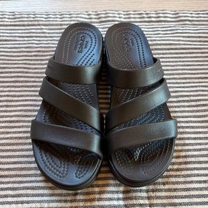 Crocs dual comfort sandals size 7